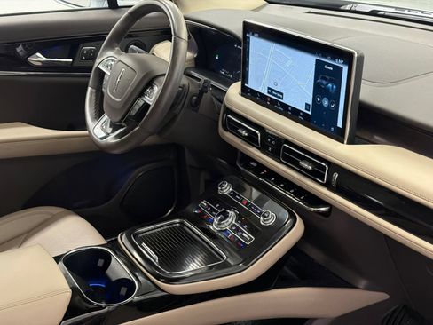 Certified 2022 Lincoln Nautilus Reserve AWD/4WD image 10