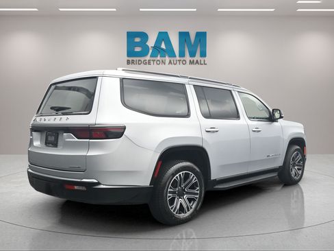 Used 2024 Jeep Wagoneer Series II AWD/4WD image 6