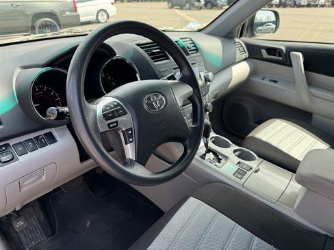Used 2012 Toyota Highlander 4WD w/ Tech Pkg image 4