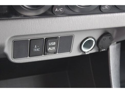Used 2015 Toyota Tacoma 4x4 Double Cab w/ TRD Off-Road Package image 29