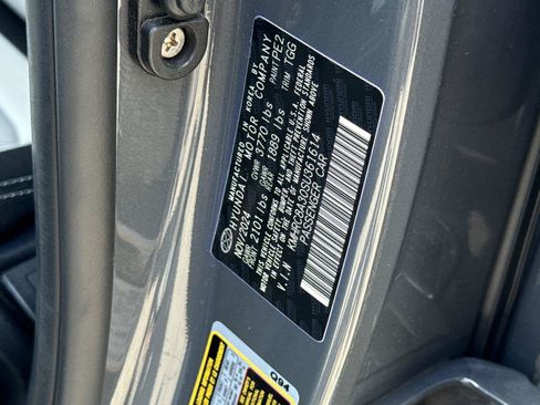 Used 2025 Hyundai Venue SEL FWD image 27