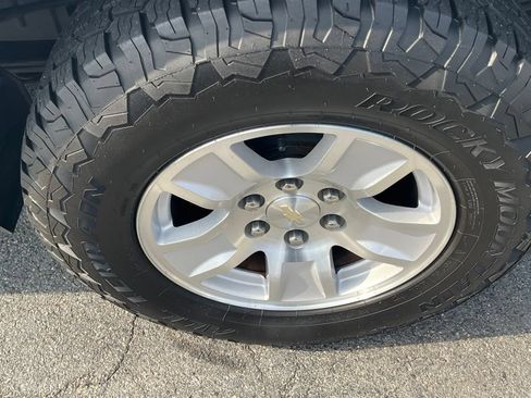 Used 2019 Chevrolet Silverado 1500 LT AWD/4WD image 44