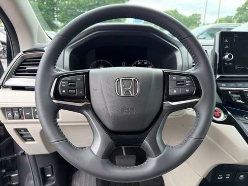 Used 2025 Honda Odyssey Touring image 14