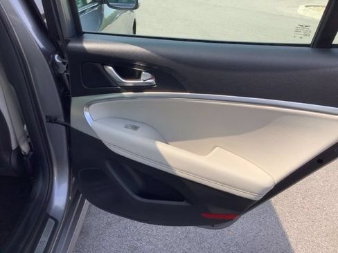 Used 2025 Genesis G70 2.5T AWD/4WD image 22