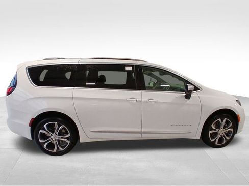New 2026 Chrysler Pacifica Pinnacle AWD/4WD image 6