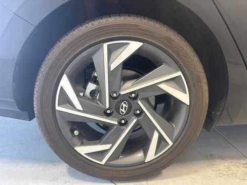 Used 2025 Hyundai Elantra SEL image 6