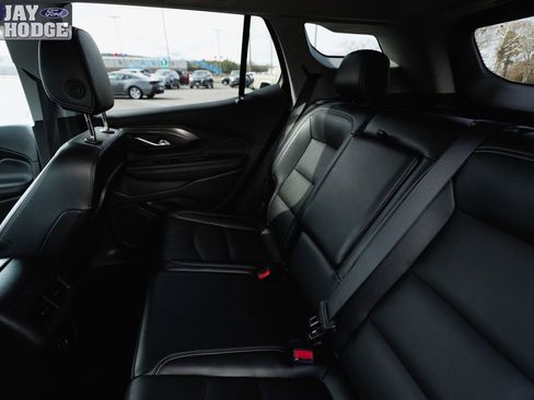 Used 2024 GMC Terrain SLT image 8