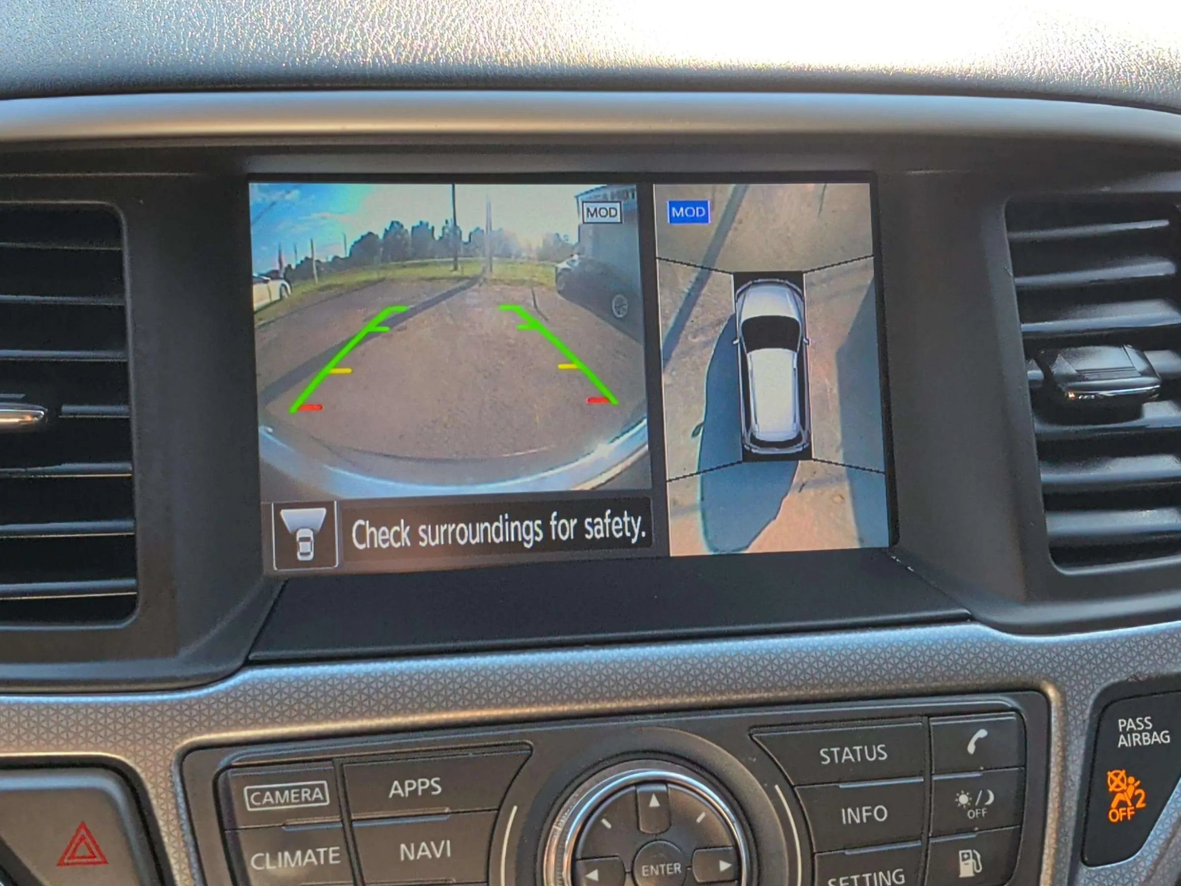 Used 2020 Nissan Pathfinder SL FWD image 18