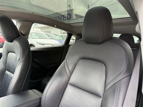 Used 2021 Tesla Model Y Long Range image 11