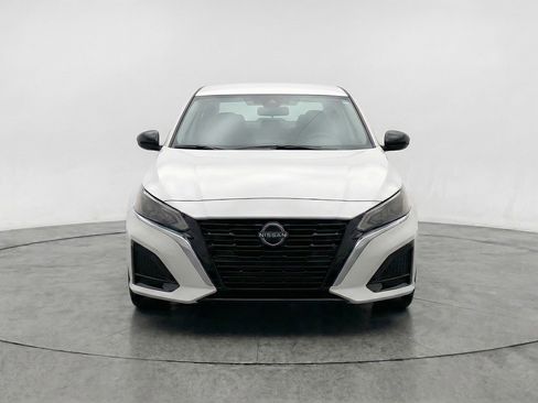 Used 2025 Nissan Altima 2.5 SV FWD image 2