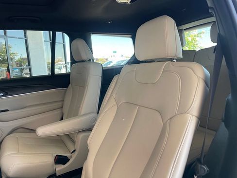 New 2026 Jeep Grand Cherokee L Limited w/ Limited Altitude Package AWD/4WD image 12