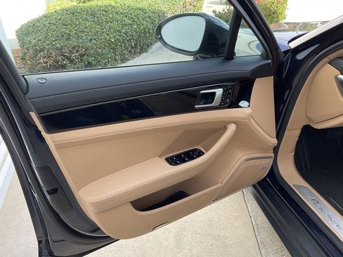 Used 2019 Porsche Panamera 4 image 8