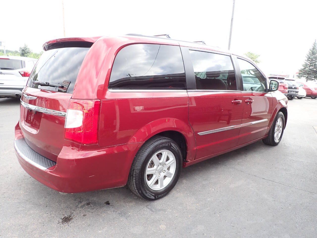 Used 2013 Chrysler Town & Country Touring FWD image 6
