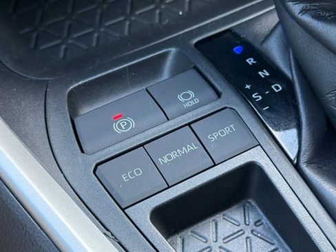 Used 2019 Toyota RAV4 LE w/ Carpet Mat Package FWD image 38