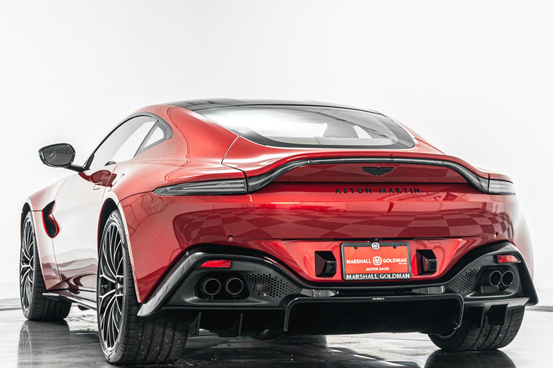 Used 2023 Aston Martin V8 Vantage Coupe RWD image 7