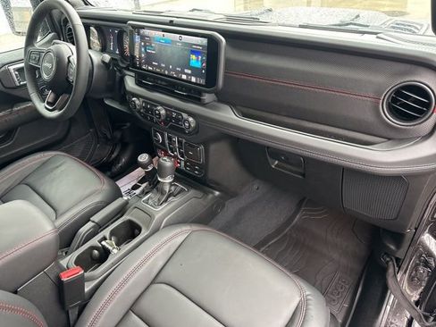 Used 2025 Jeep Wrangler Rubicon w/ Convenience Group image 22