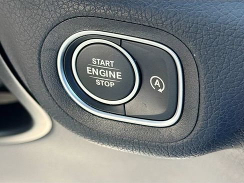 Used 2025 Mercedes-Benz GLS 450 4MATIC image 41