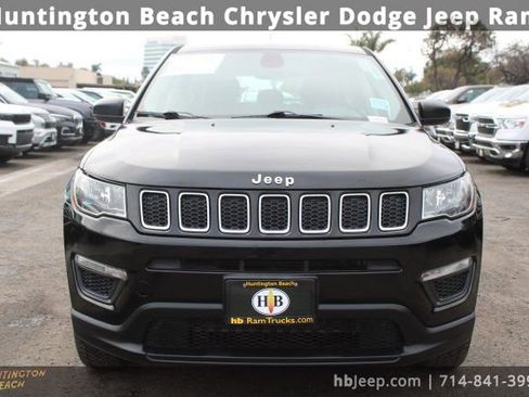 Used 2019 Jeep Compass Sport image 2