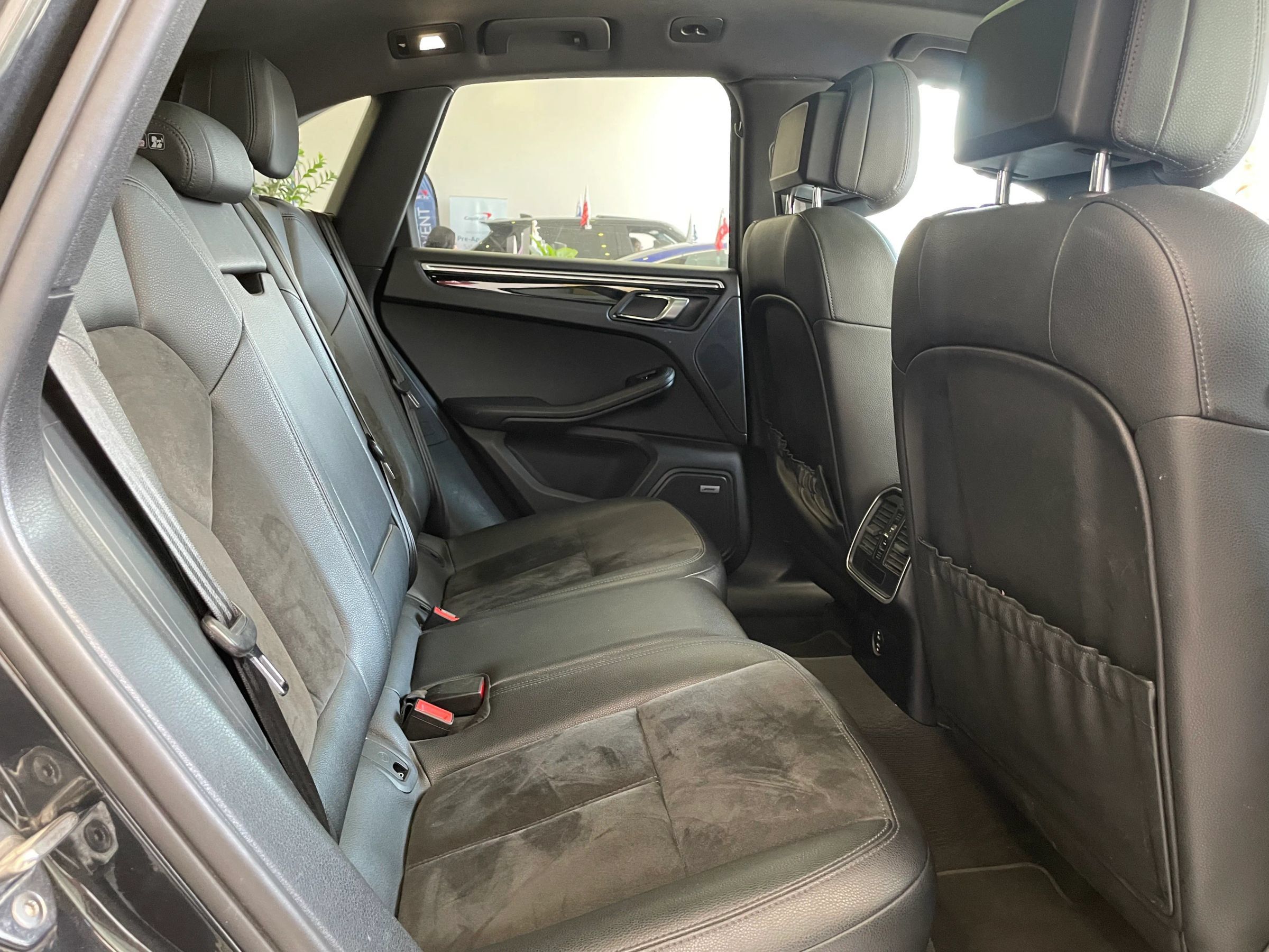 Used 2021 Porsche Macan AWD/4WD image 22