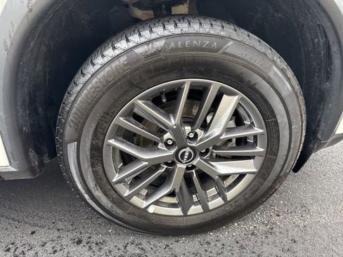 Used 2023 Nissan Rogue S image 22