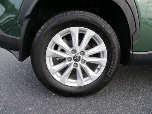 Used 2024 Toyota Corolla Cross LE image 12