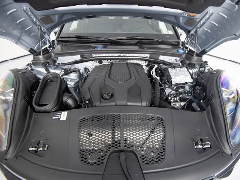 New 2026 Porsche Macan image 38