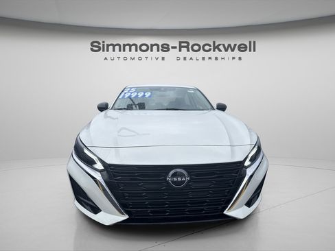 Used 2025 Nissan Altima 2.5 SV FWD image 7