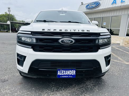 Used 2023 Ford Expedition Limited RWD image 3