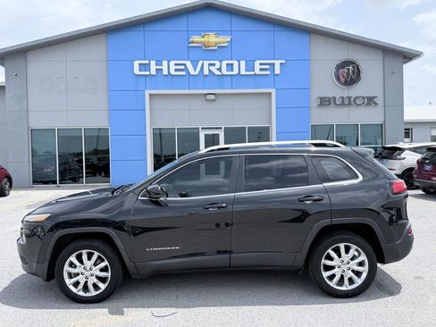 Used 2016 Jeep Cherokee Limited w/ Luxury Group FWD image 8
