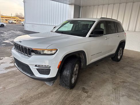 Used 2023 Jeep Grand Cherokee Limited image 3