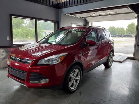 Used 2014 Ford Escape SE w/ Equipment Group 201A FWD image 9