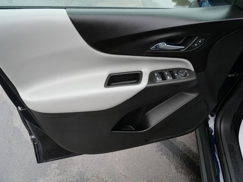 Used 2021 Chevrolet Equinox LS AWD/4WD image 16