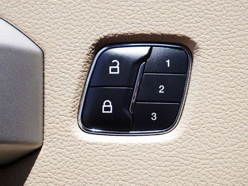 Used 2015 Ford F150 Lariat AWD/4WD image 27