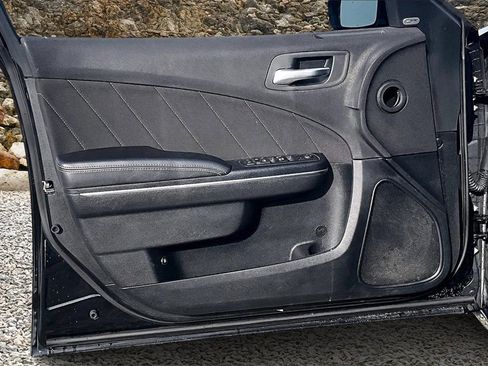 Used 2017 Dodge Charger SXT image 21