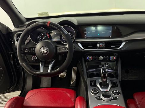 Used 2023 Alfa Romeo Stelvio Veloce AWD/4WD image 9