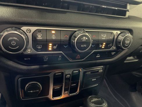 Used 2024 Jeep Gladiator Sport image 22