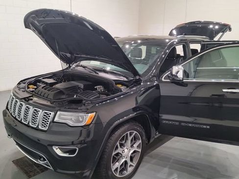 Used 2020 Jeep Grand Cherokee Overland AWD/4WD image 11