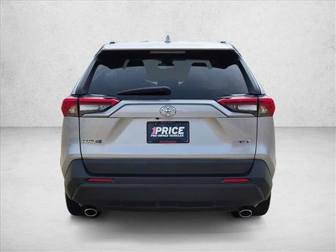 Used 2021 Toyota RAV4 XLE w/ Convenience Package FWD image 5