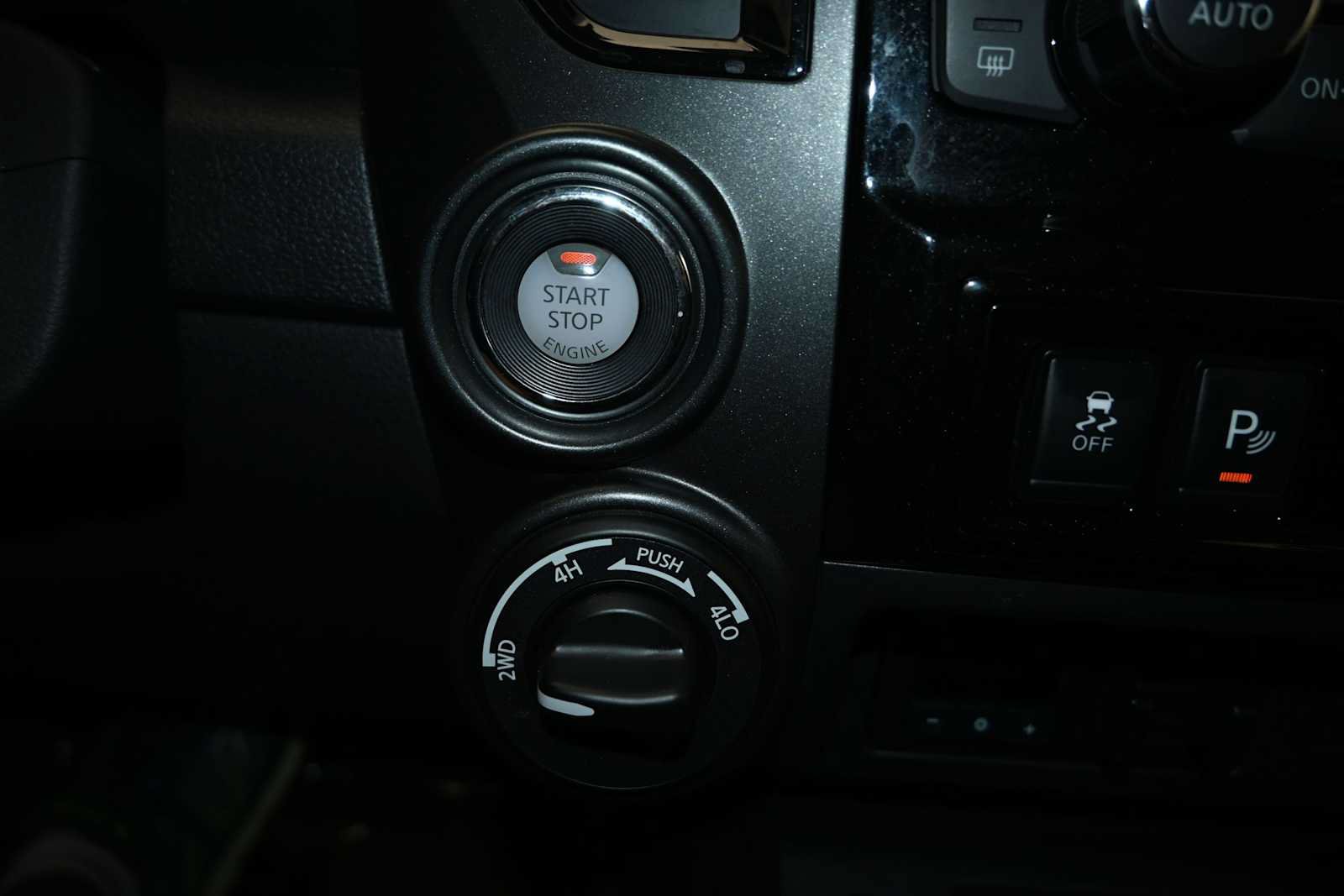 Used 2024 Nissan Titan PRO-4X w/ Pro-4x Convenience Package AWD/4WD image 11