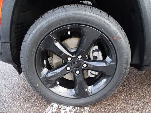 Used 2025 Jeep Grand Cherokee L Limited w/ Black Appearance Package image 6