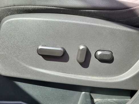 Used 2017 Ford Escape SE w/ Equipment Group 201A FWD image 19