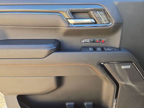 Used 2023 GMC Sierra 1500 AT4 w/ Technology Package image 15