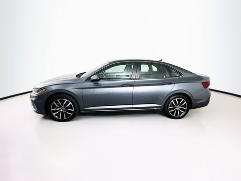 Used 2025 Volkswagen Jetta SE image 4