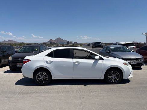 Used 2014 Toyota Corolla LE FWD image 2