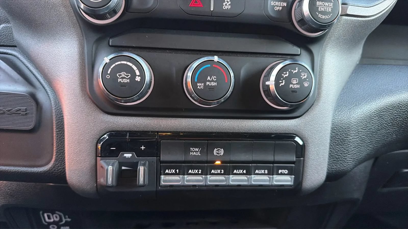 Used 2024 RAM 5500 Tradesman w/ Chrome Appearance Group AWD/4WD image 13
