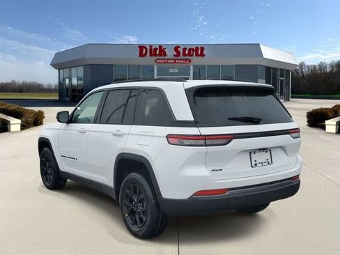 New 2026 Jeep Grand Cherokee Laredo image 3