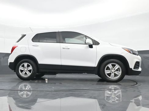 Used 2021 Chevrolet Trax LS w/ LPO, Cargo Package image 21