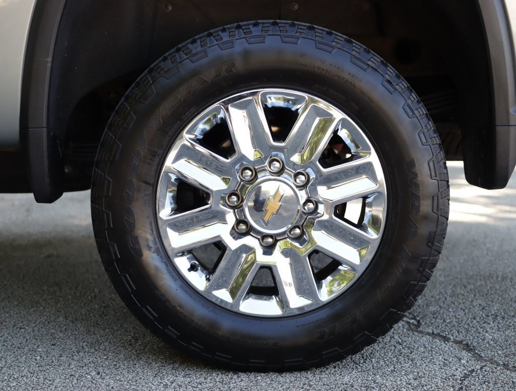 Used 2024 Chevrolet Silverado 2500 High Country w/ High Country Premium Package AWD/4WD image 45