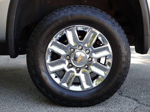 Used 2024 Chevrolet Silverado 2500 High Country w/ High Country Premium Package AWD/4WD image 45