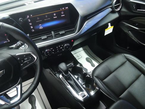 Used 2025 Chevrolet Trax ACTIV w/ Sunroof Package image 17